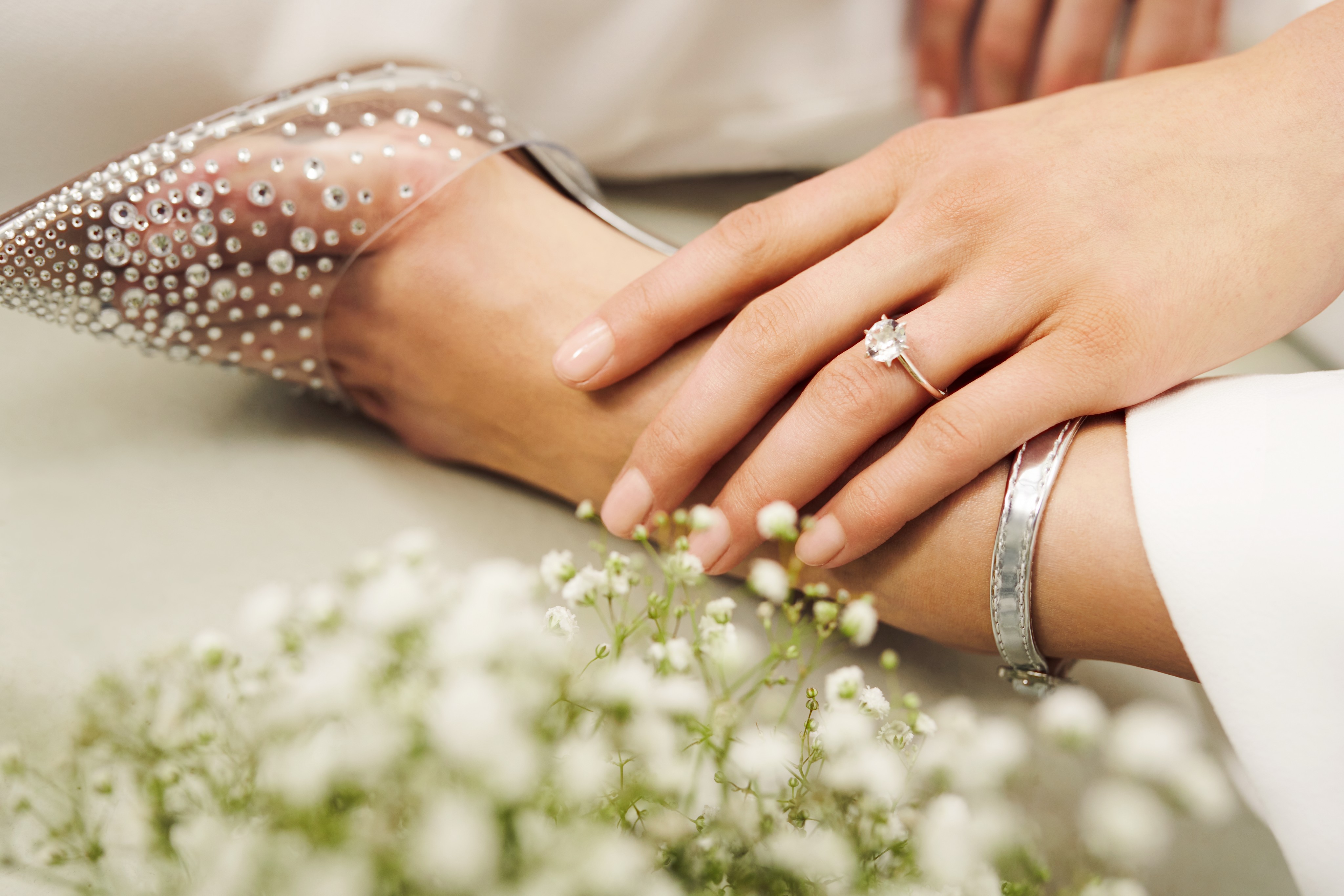 Crosscategory-beautyvisual-bride-wedding-shoe-hand-03-2024-Web-Rendition