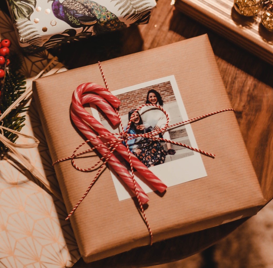 Christmas-Gift-Wrapping-Ideas_Fashionnes-2-von-32