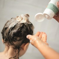 Naif Výživný šampon pro děti a miminka