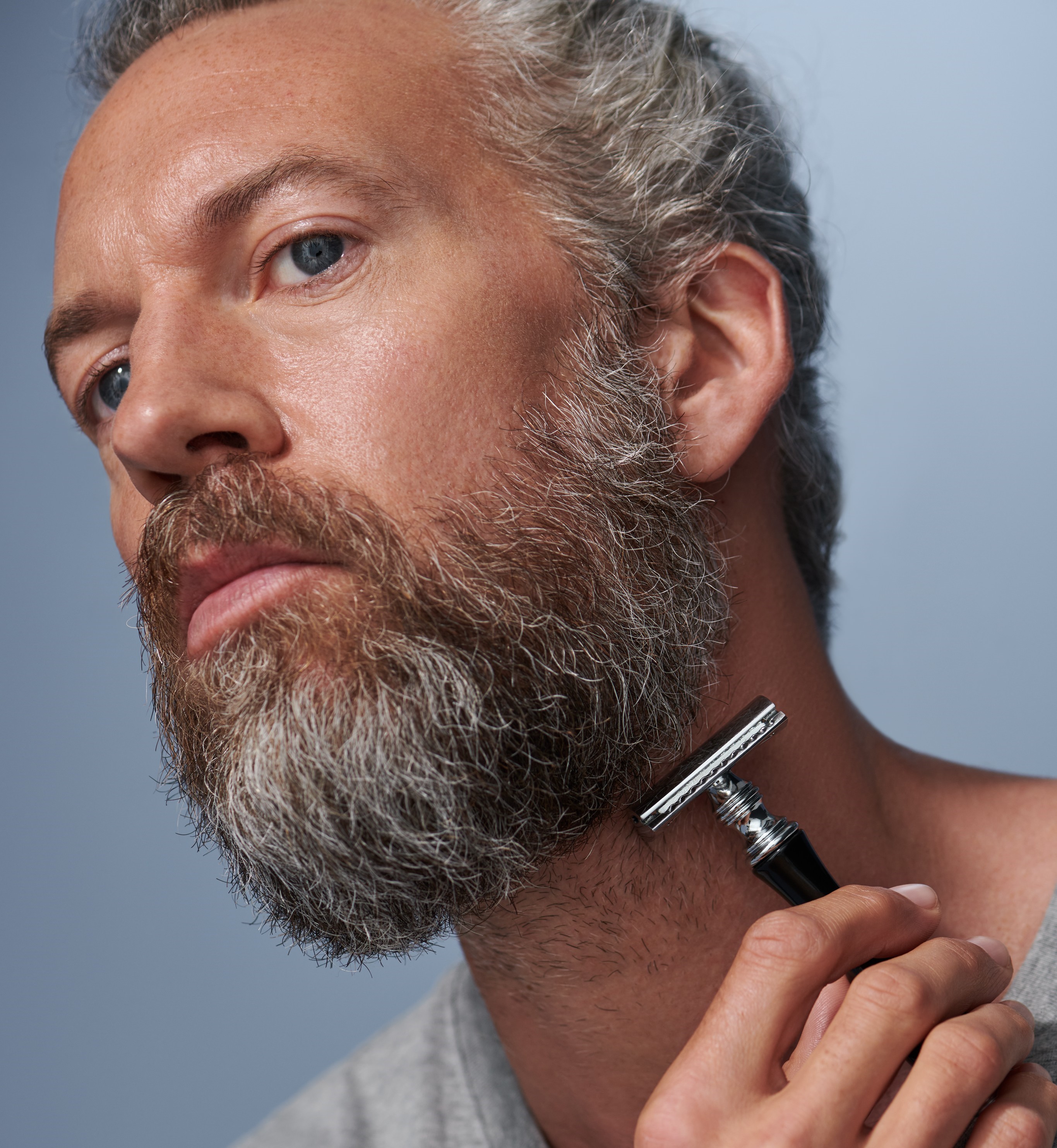 Skincare-beautyvisual-men-shaving-beard-052023-Web-Rendition4kKhamTLwhotd