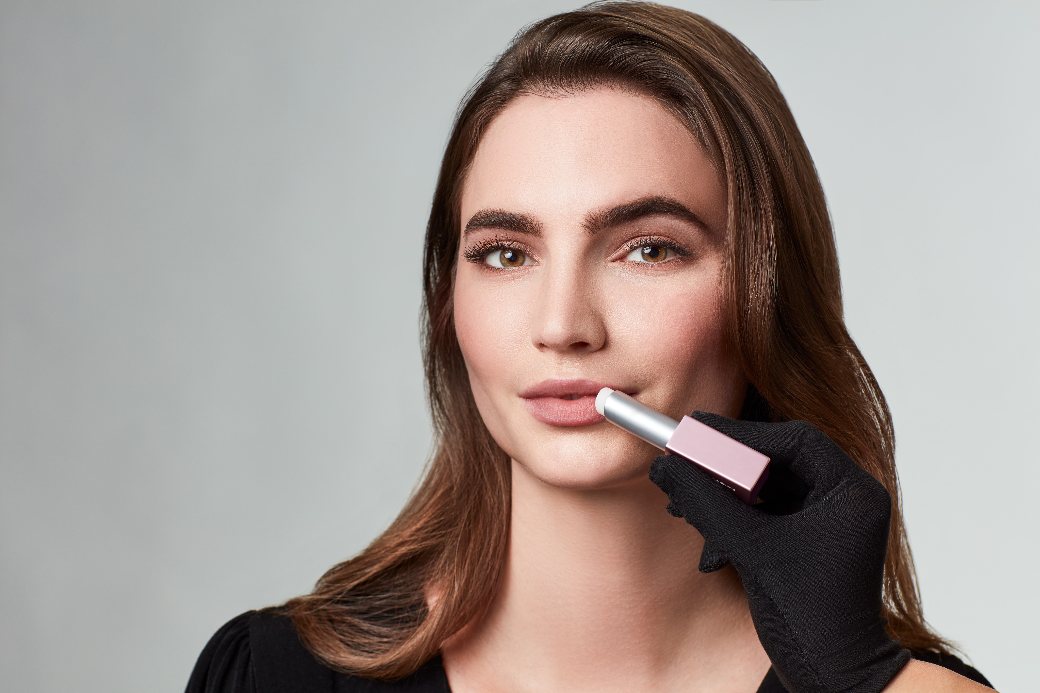 Makeup-application-perfect-lipstick-step-2-082023-Web-Rendition