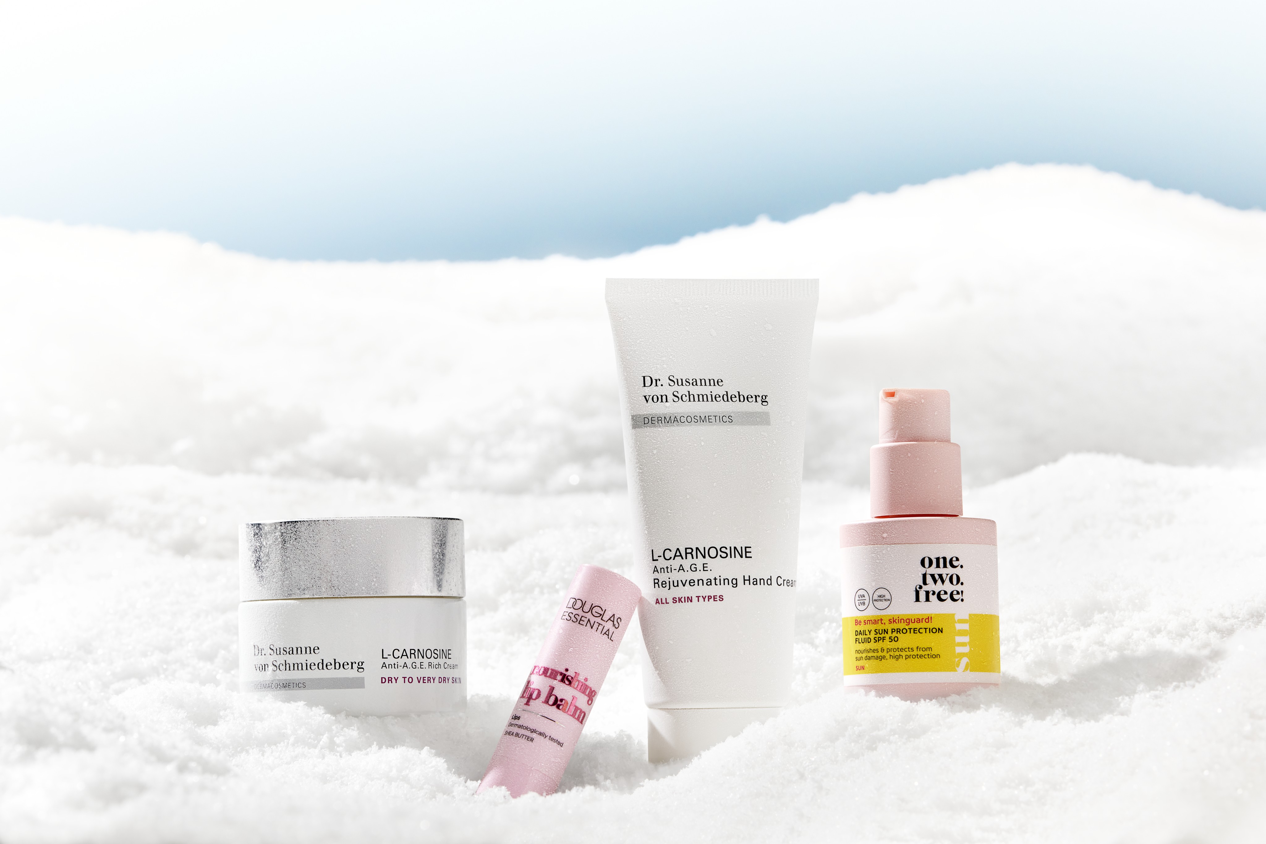 Skincare-product-groupshot-snow-frontshot-douglasessential-drsusannevonschmiedeberg-onetwofree-unlimited-Web-Rendition-1