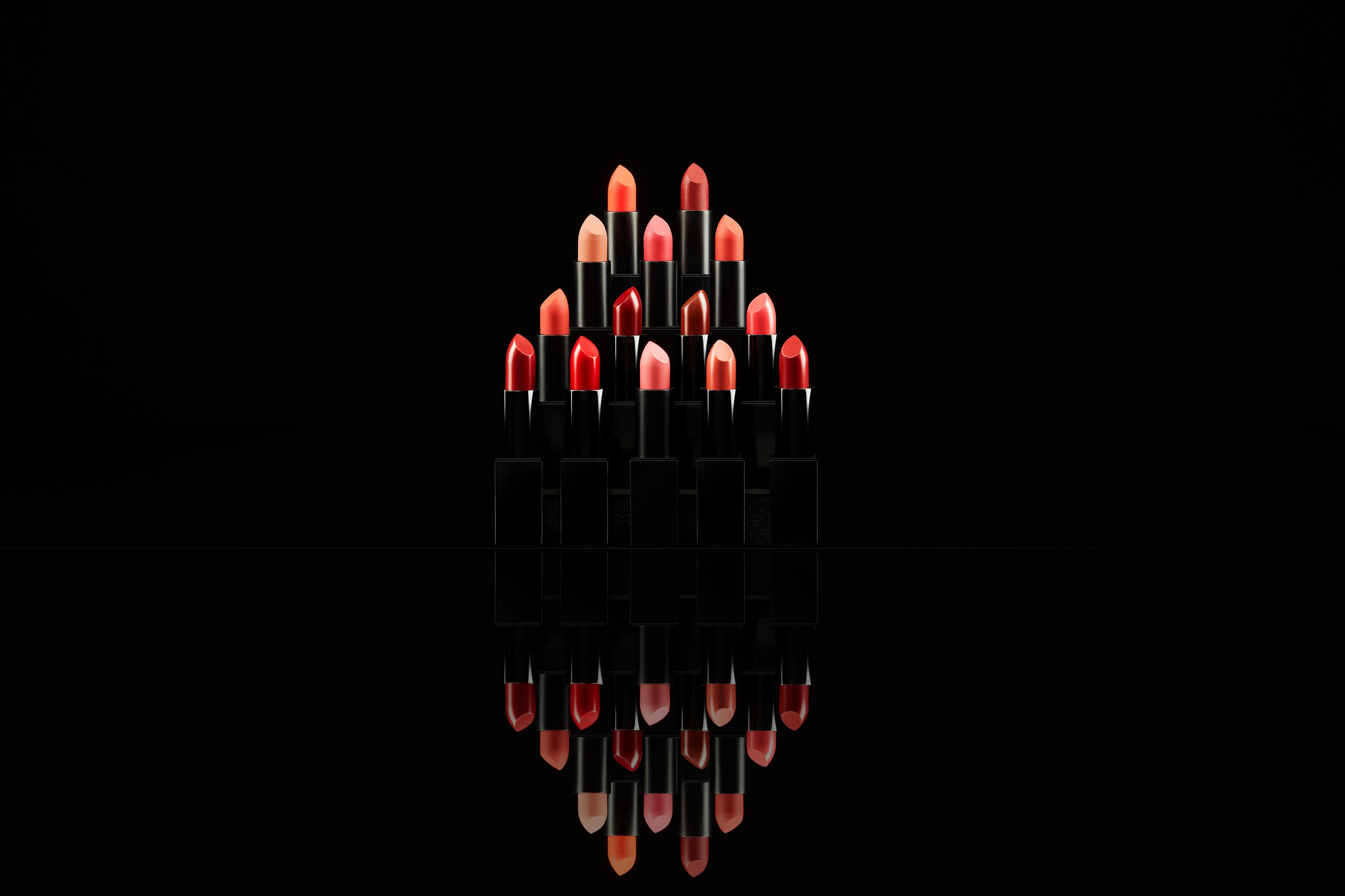 Makeup-product-unbranded-lipstick-tower-black-room-unlmited-Web-Rendition
