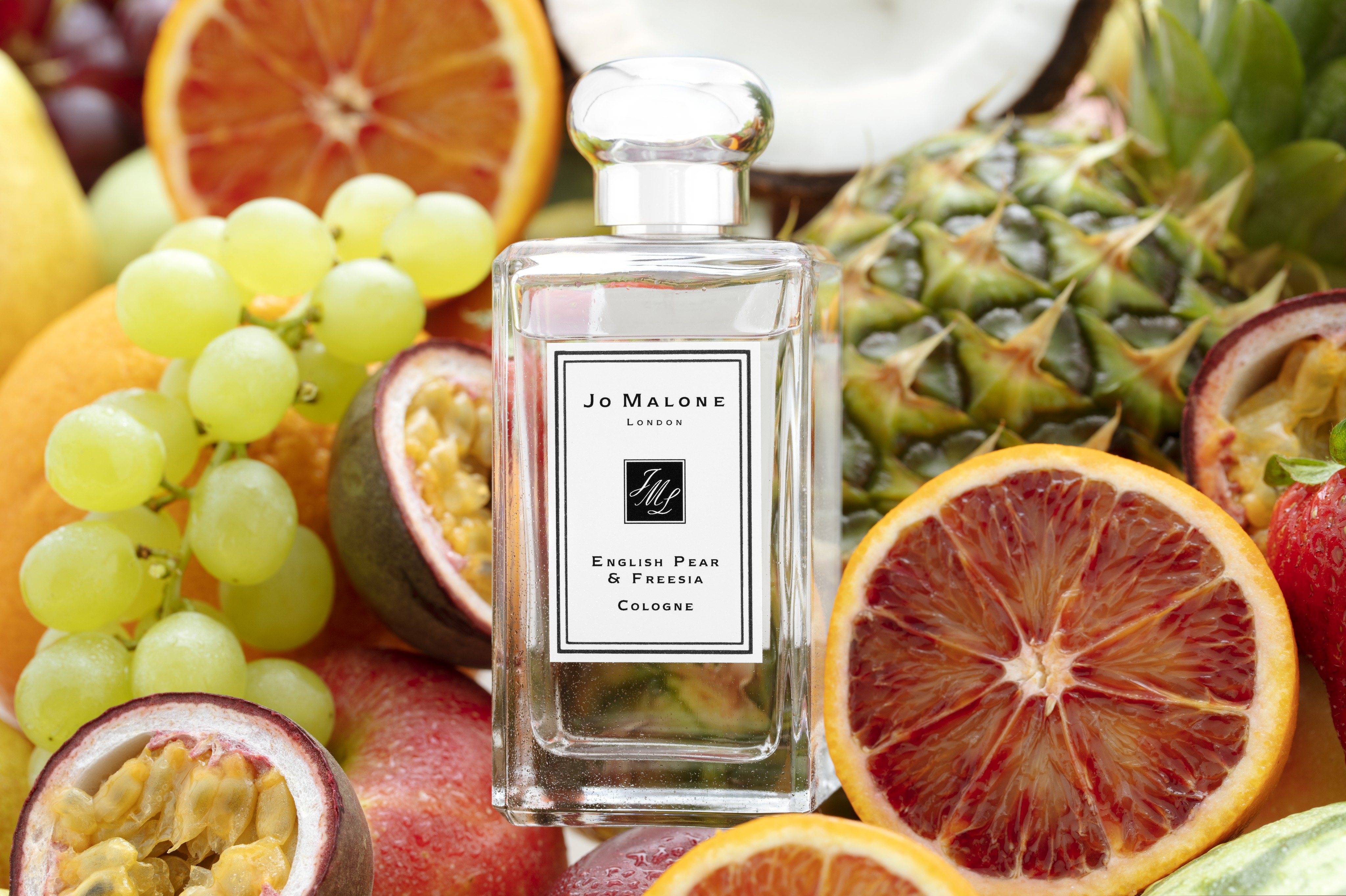 Fragrance-product-fruity-fragranceworld-scents-v1-Web-Rendition