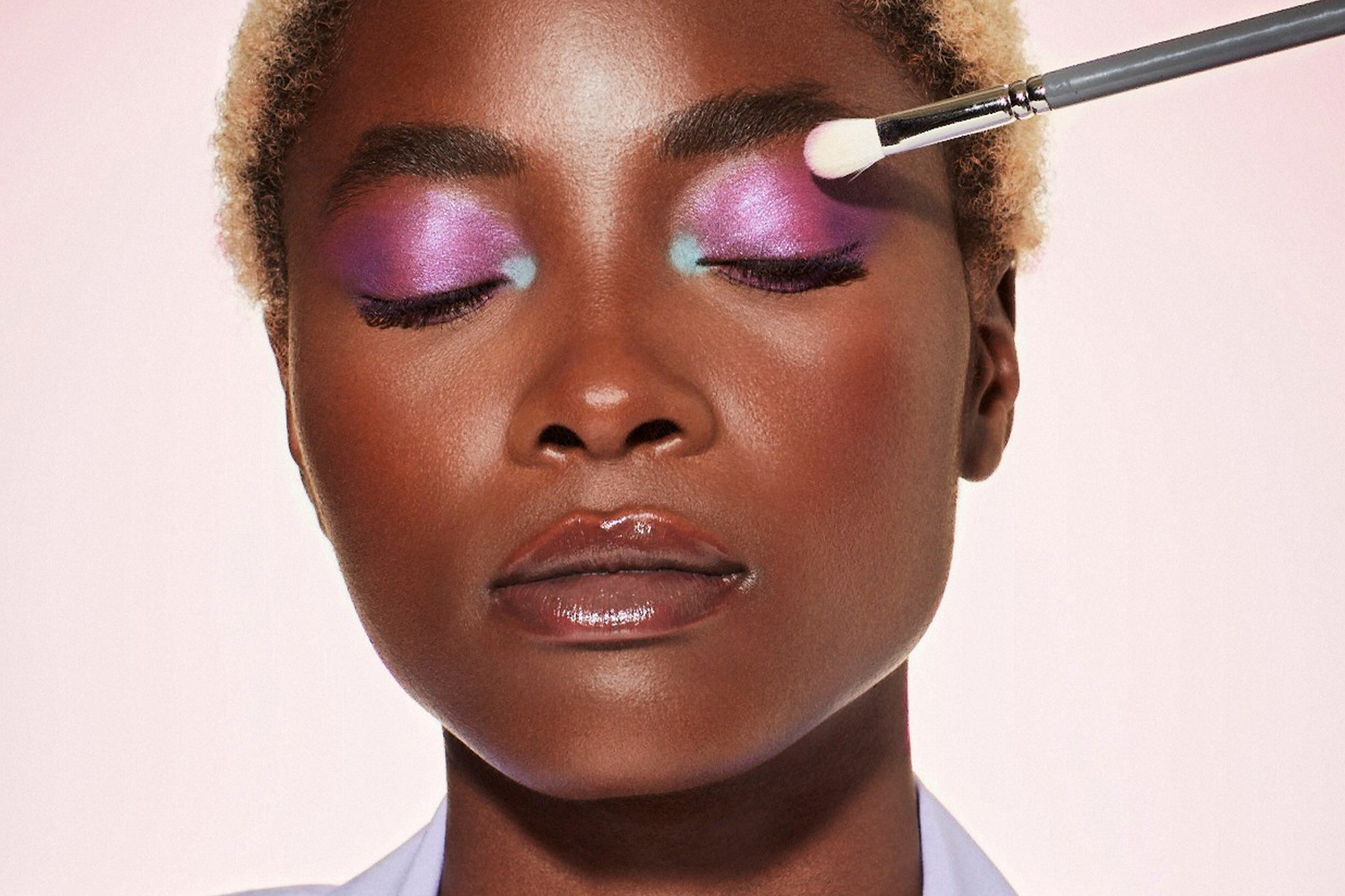 Makeup-application-colorful-pastel-look-step-2-102023-Web-Renditionl44h9UGoFATQe
