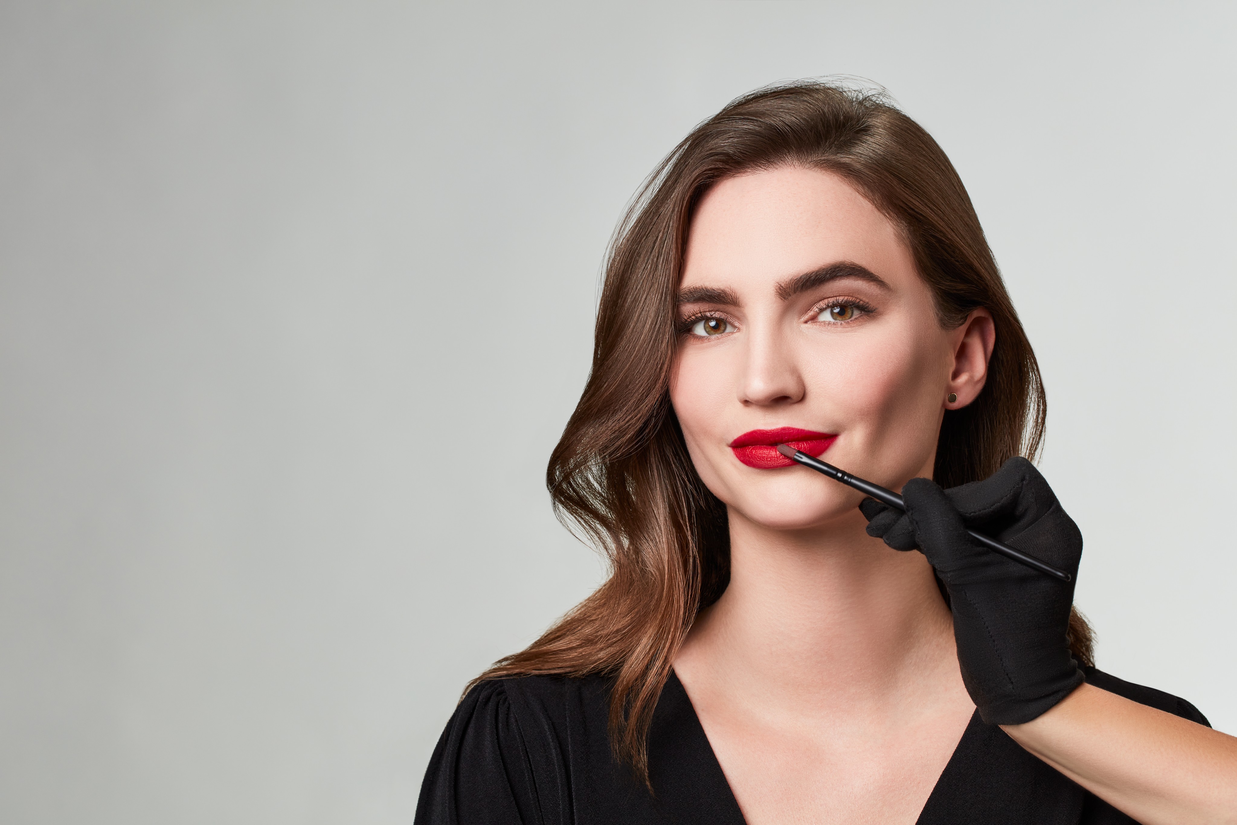 Makeup-application-perfect-lipstick-step-5-082023-Web-Rendition
