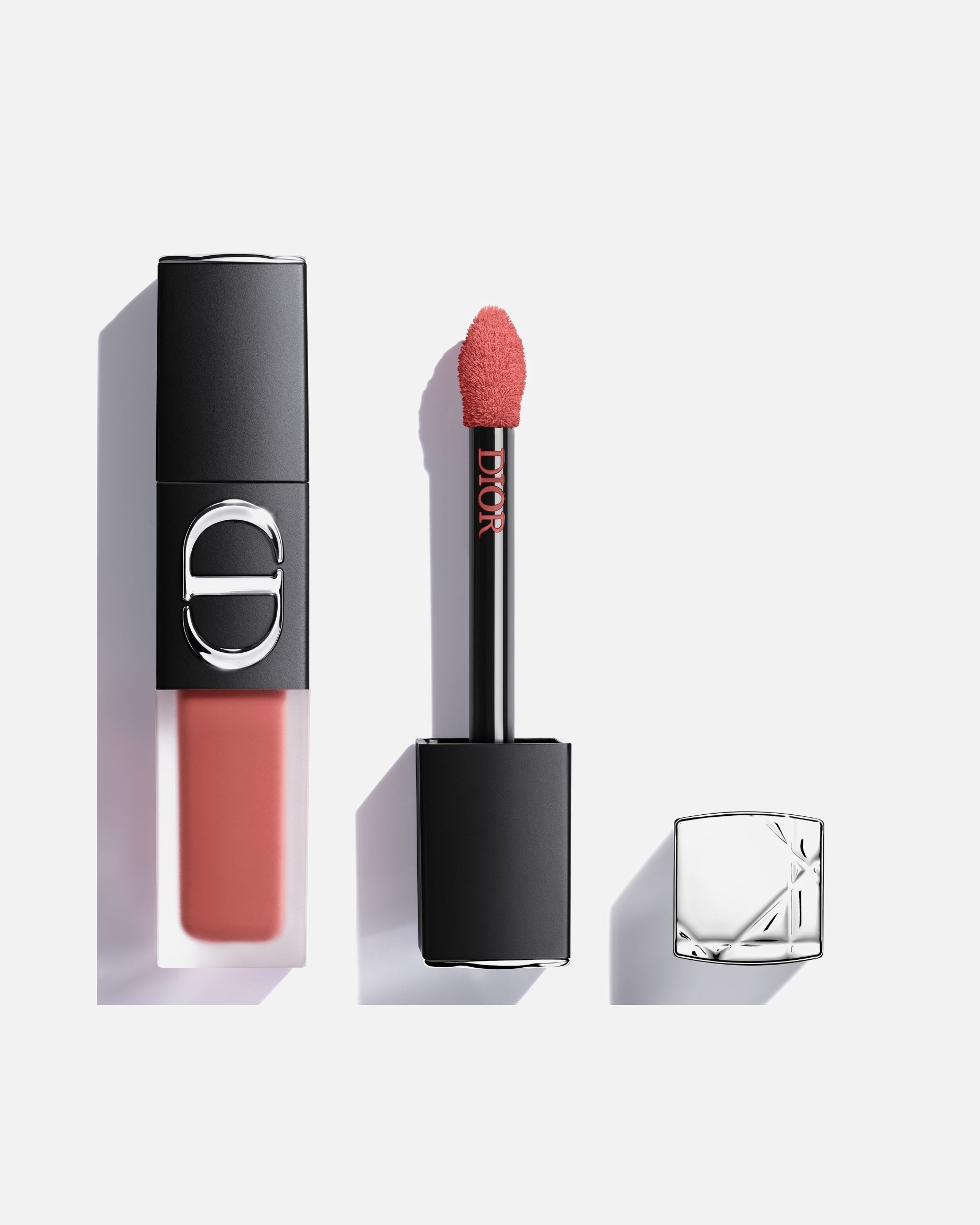 Barva na rty po UnisexDIORRouge DiorOn Stage Ink Blur Matte – Neobtiskující se tekutá rtěnka – Vyhlazující matný finiš217 DARE IN CORAL