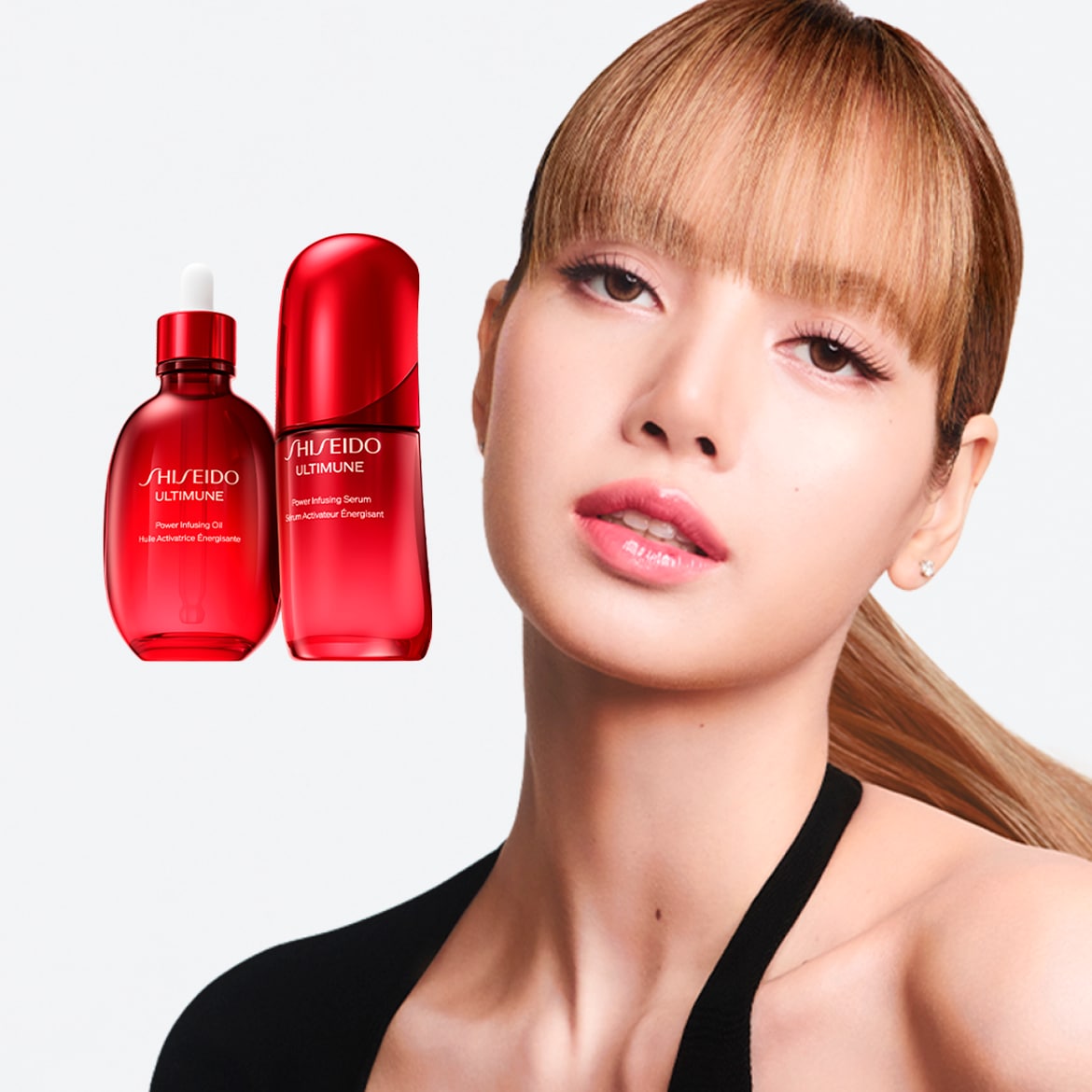 Na obrázku je Lisa s červeným sérem Shiseido Ultimune Power Infusing Serum a olejem Power Infusing Oil, které slibují aktivaci energie pleti.