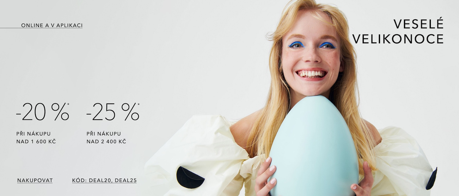 Blondýna s modrými očními linkami drží světle modré vejce a usmívá se na pozadí s nápisem Veselé Velikonoce a slevami 20 % při nákupu nad 1 600 Kč a 25 % při nákupu nad 2 400 Kč.