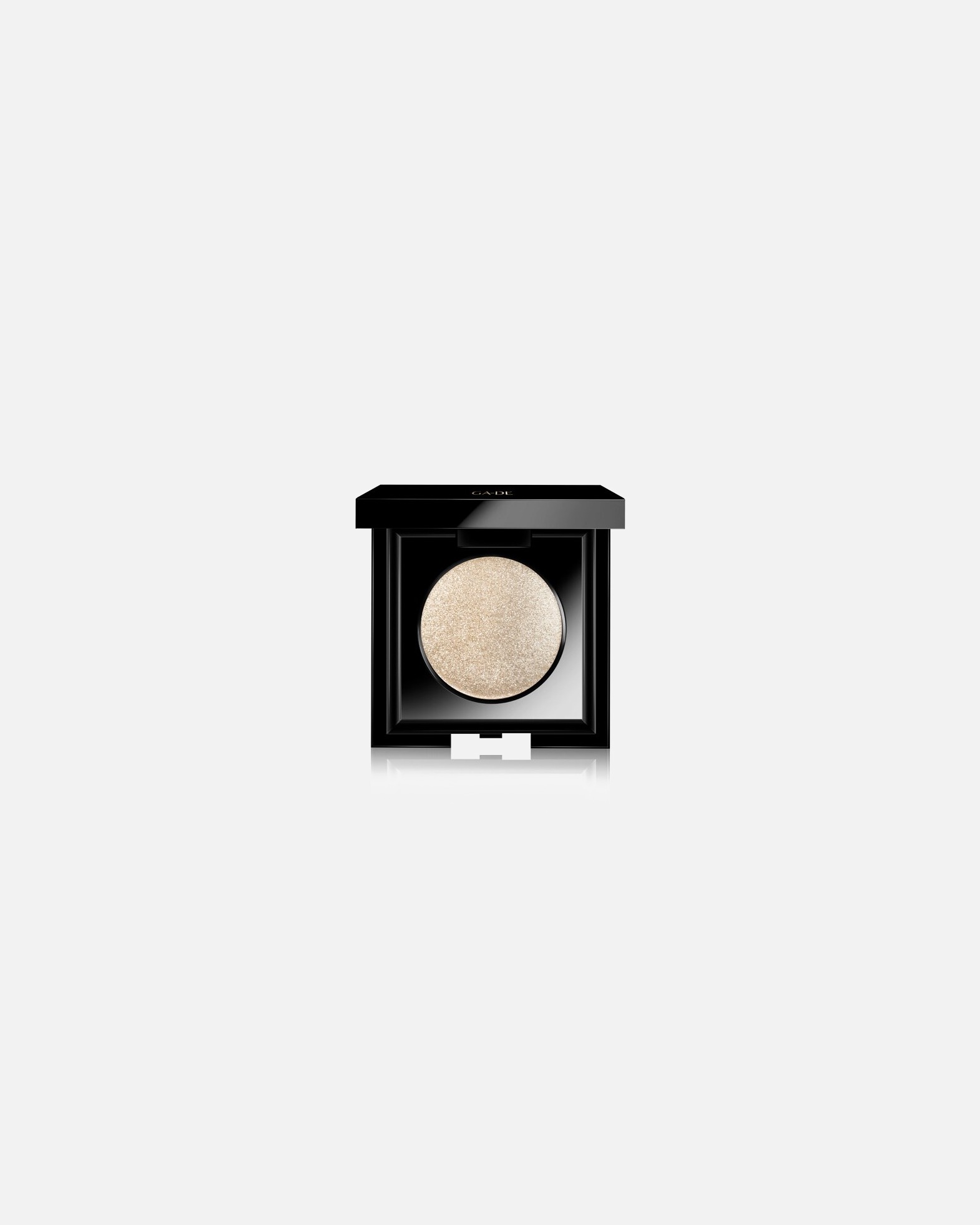 Oční stíny po Pro ženyGA-DEVelveteen Metallic Eyeshadow252 SAND SHIMMER