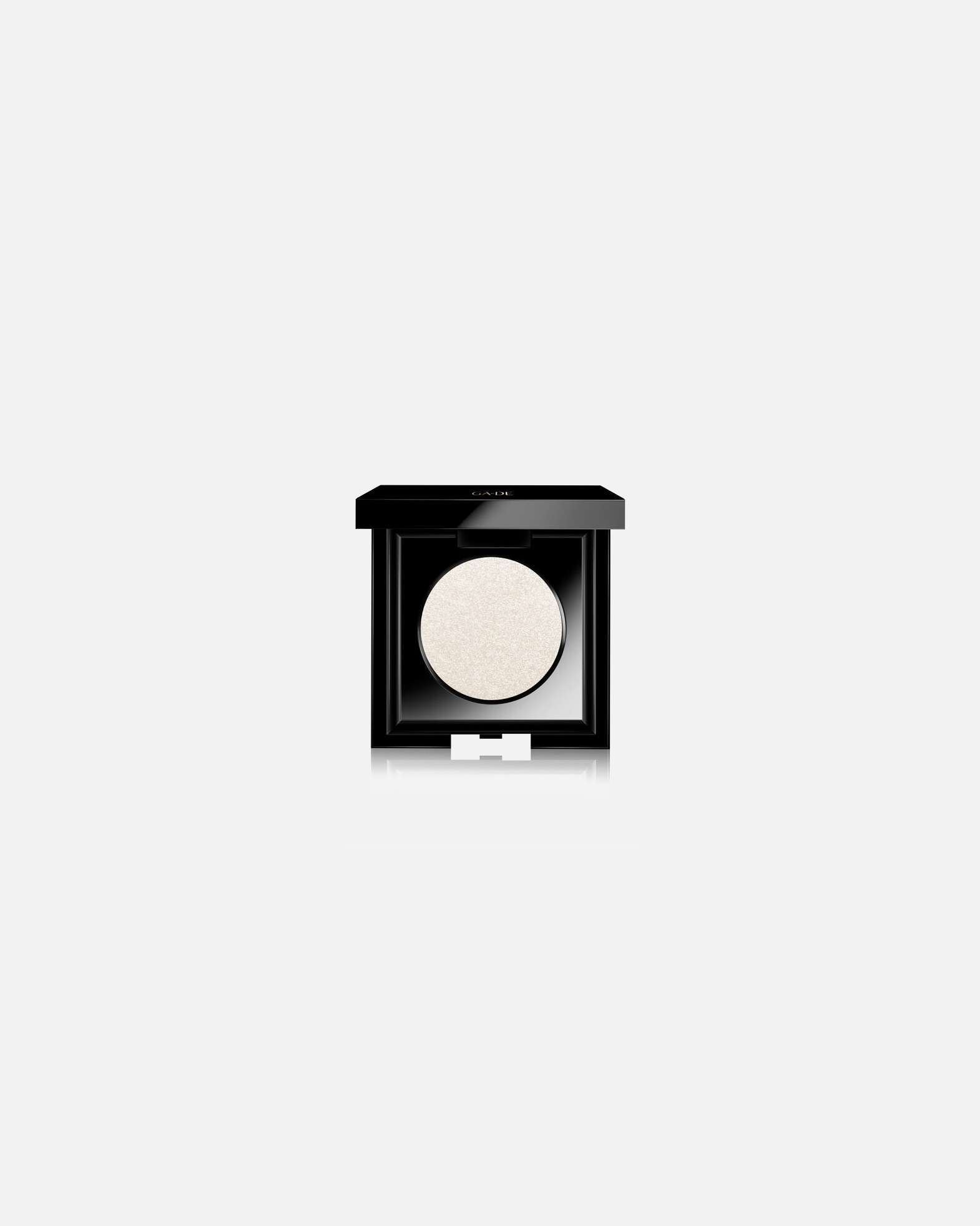 Oční stíny po Pro ženyGA-DEVelveteen Metallic Eyeshadow251 WHITE MAGIC